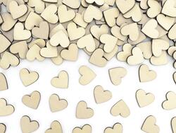 Coeurs de confettis en bois