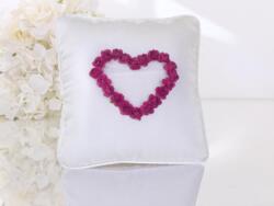 Coussin alliances crème cœur rose mariage 20 cm
