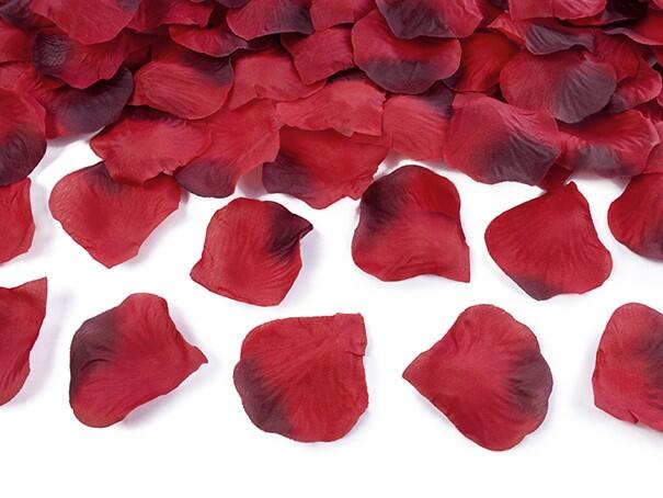 Rote Rosenblätter