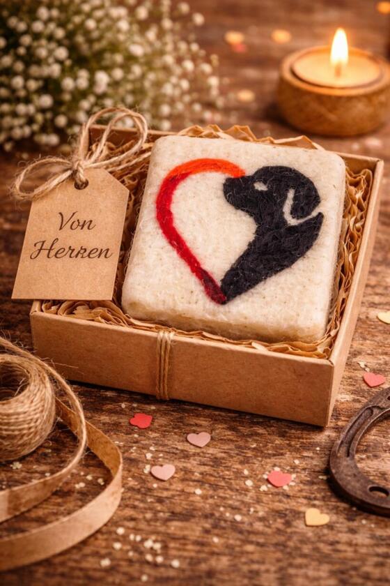 Coeur de chien de savon en feutre fait main