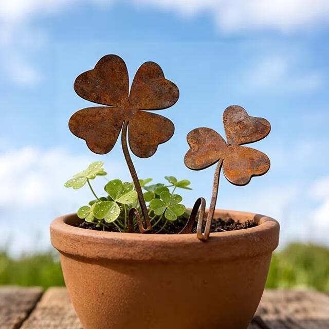 Pique de jardin trèfle à quatre feuilles rustique en métal