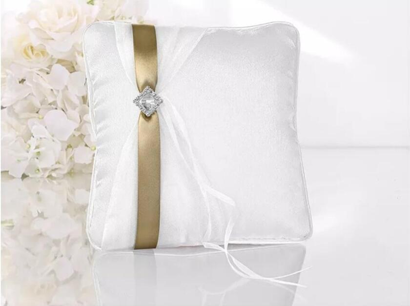 Coussin pour alliances blanc avec or
