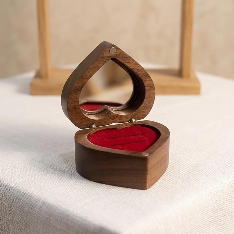 Boîte à alliances en bois