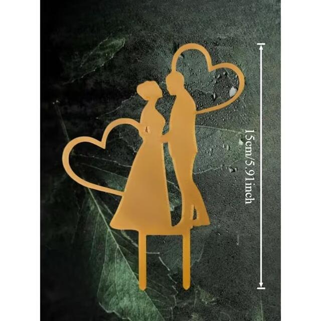 Goldener Cake Topper Brautpaar mit Herzen