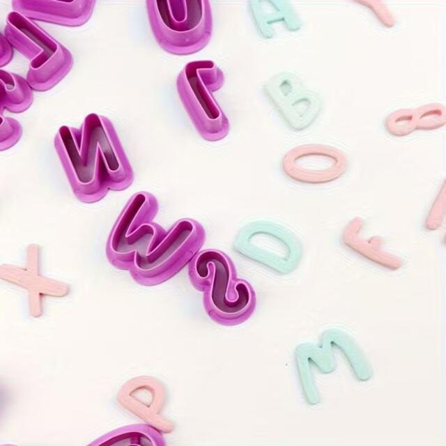 35-teiliges Set Buchstaben- & Zahlen-Ausstecher