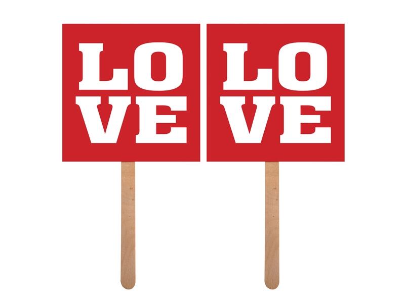 "LOVE" Karten auf Holzstab