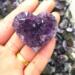 Herzförmiger Amethyst natürlicher Edelstein für Deko