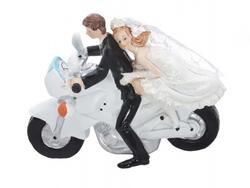 Brautpaar auf dem Motorrad.