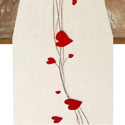 Tischläufer mit roten Herzen