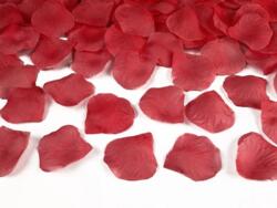 Pétales de roses rouges