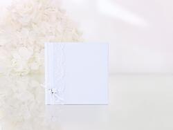 Porte CD/DVD mariage dentelle avec roses blanches